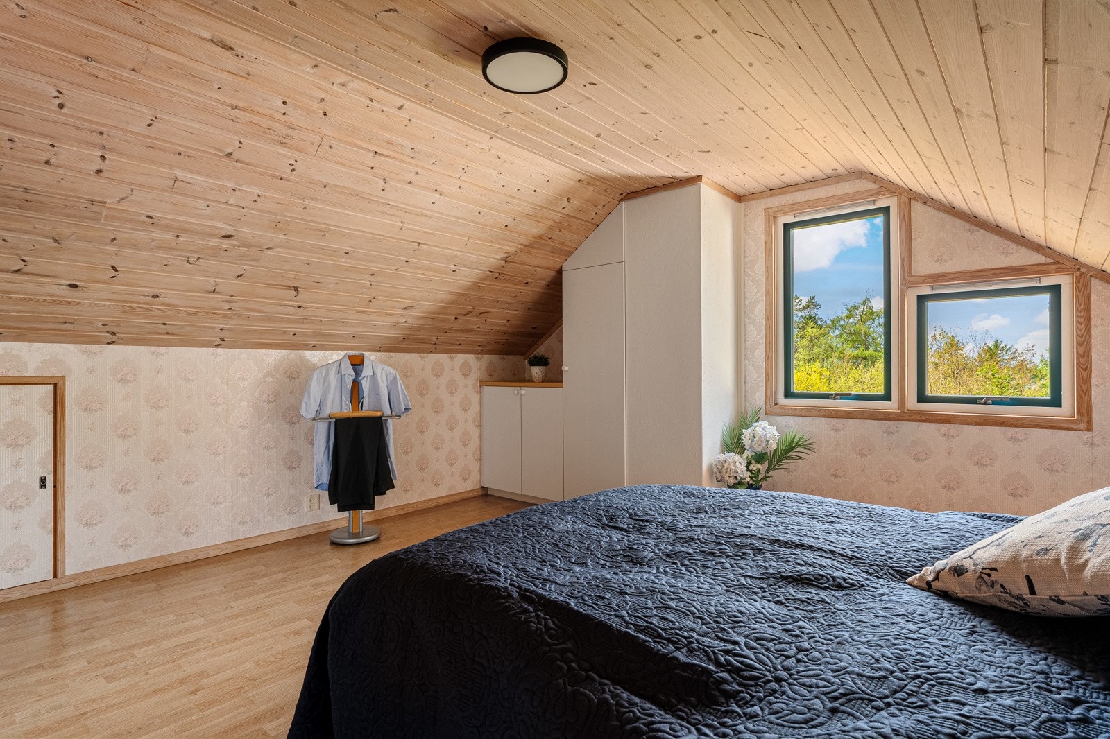 Soverommet er vendt mot grønne områder og felles hage. Galleribilde