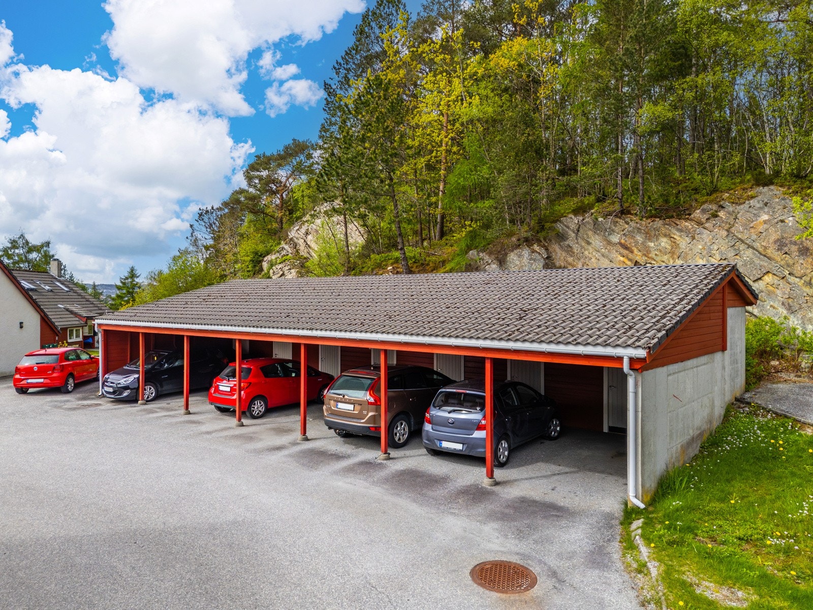 Med i handelen følger carport. Galleribilde