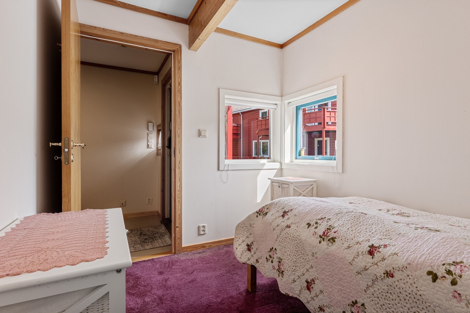 Soverommet holder 6,6 kvm og det er grei plass til seng og kommode. Galleribilde