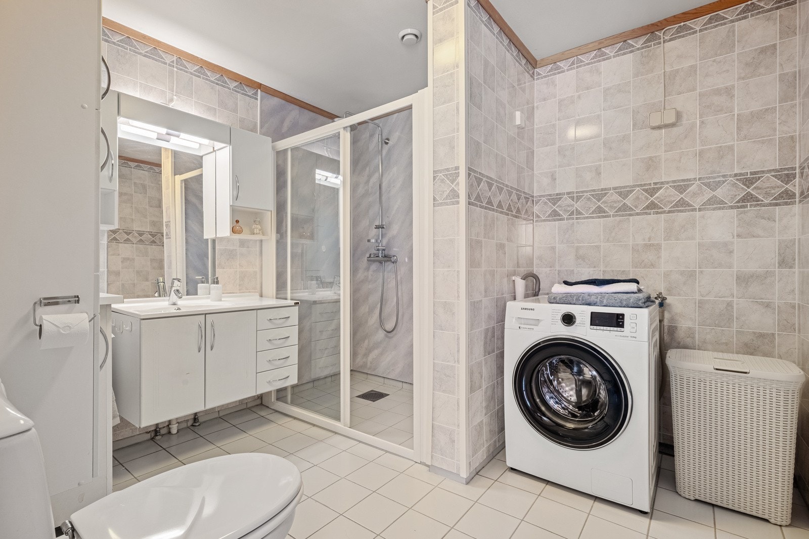 På badet er det også opplegg for vaskemaskin. Galleribilde