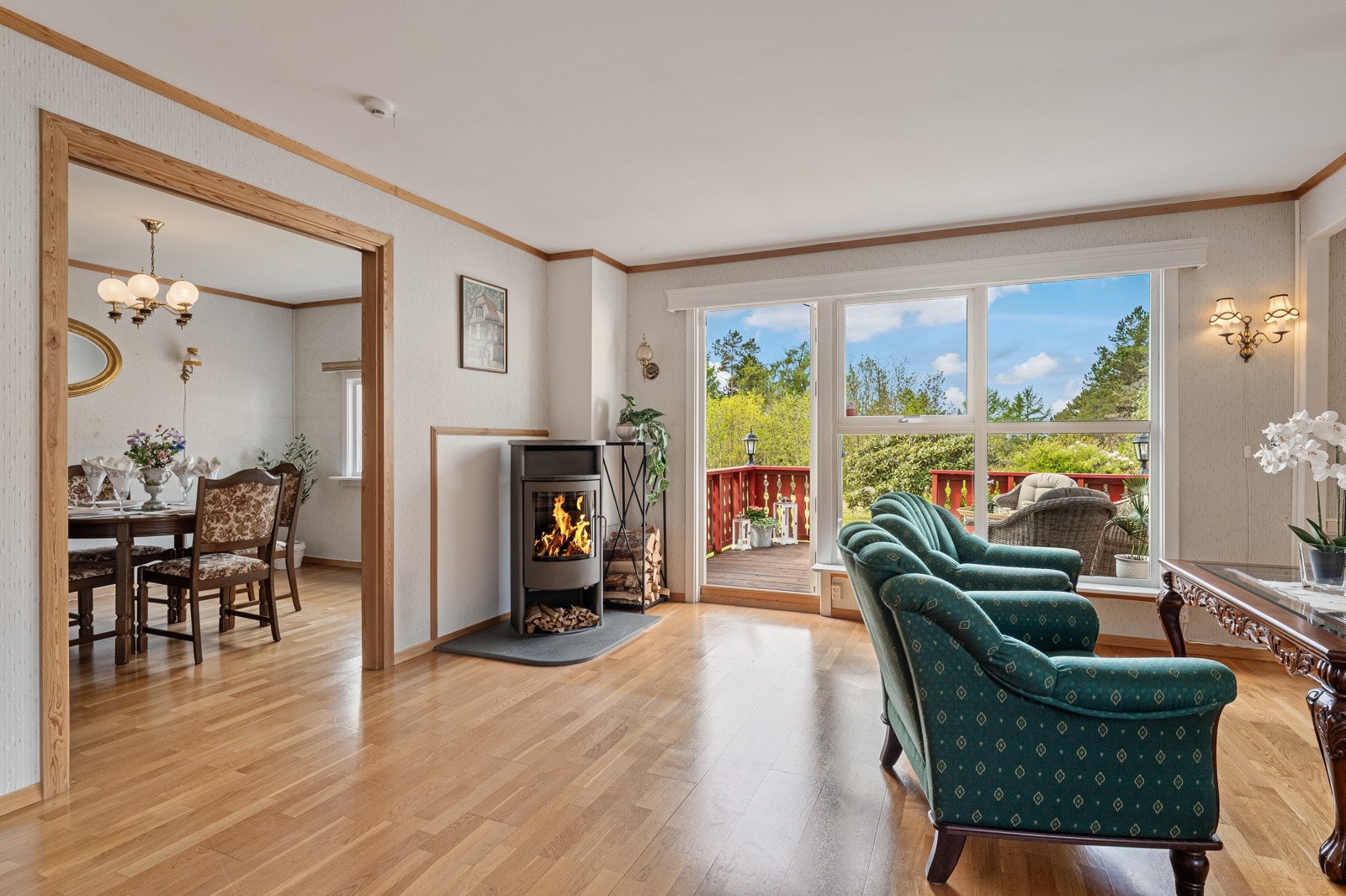 De store vindusflatene sikrer rikelig med naturlig lysinnslipp. Galleribilde