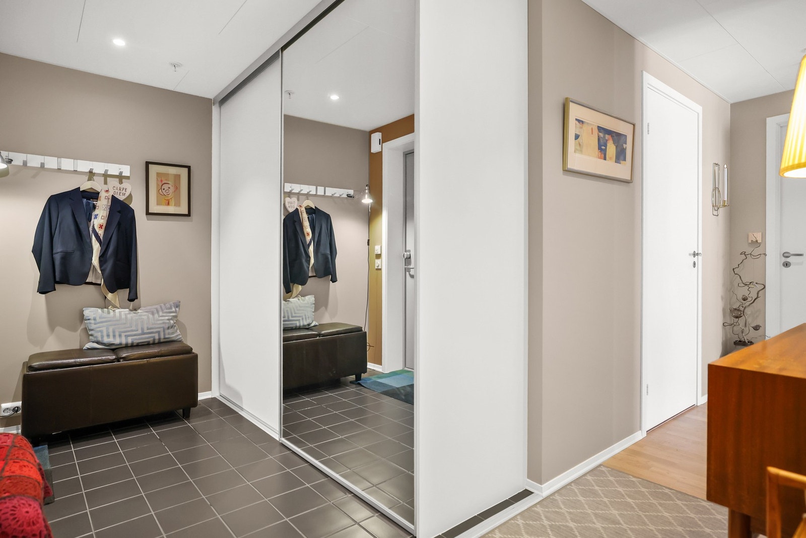 Når du trer inn i Tollevikbergan 2D, møtes du av en innbydende entré Galleribilde