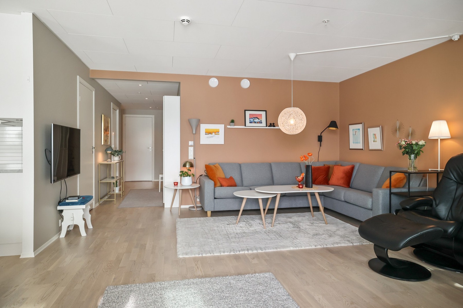 Den moderne leiligheten gjøre det enkelt å innrede etter egen stil. Galleribilde