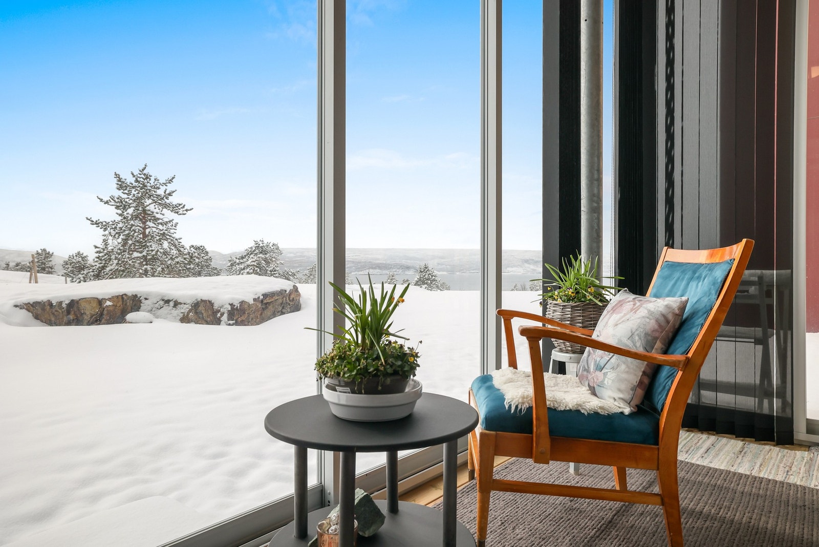 Eller for å nyte morgenkaffen med utsikt. Galleribilde