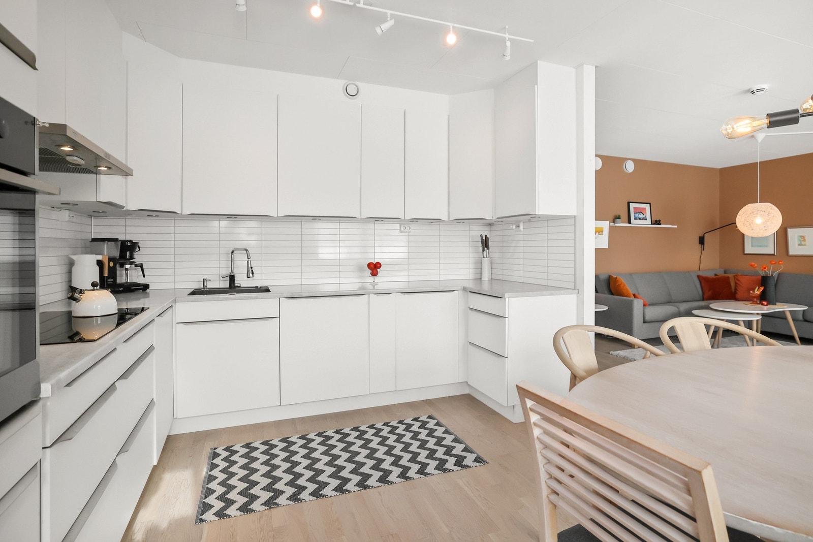 Dette inkluderer stekeovn, platetopp og oppvaskmaskin. Galleribilde