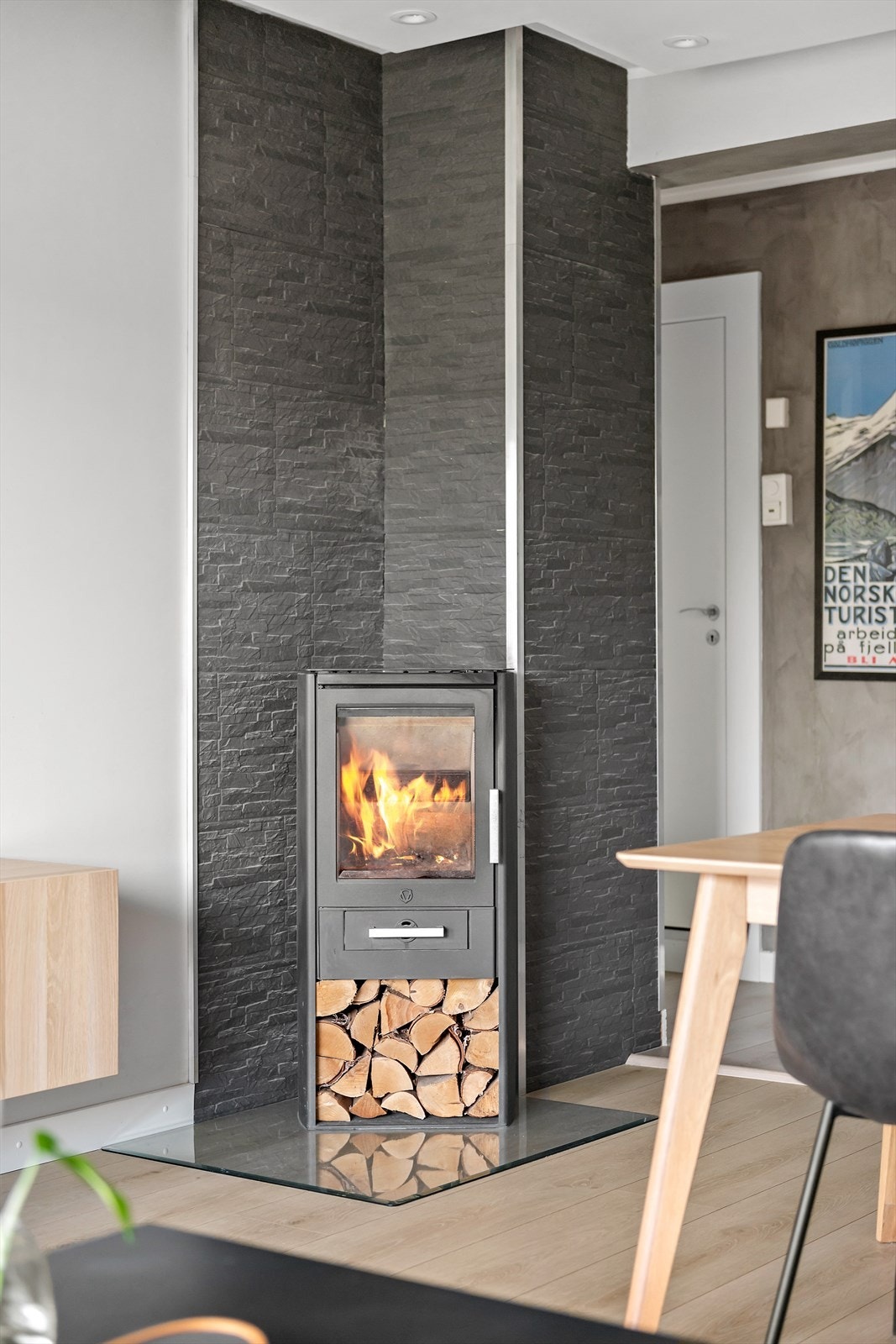 Flott peisovn i stuen som er perfekt på vinterstid. Galleribilde