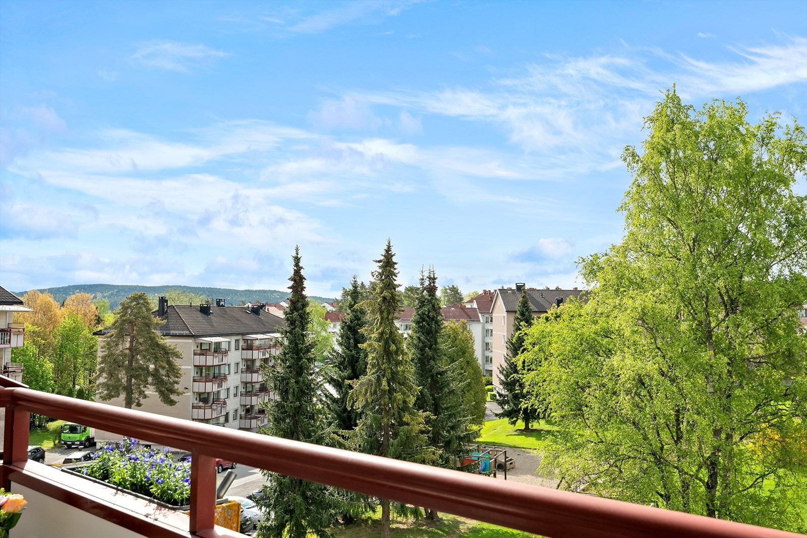 Her får kjøper gleden av optimale solforhold og hyggelig utsyn. Galleribilde