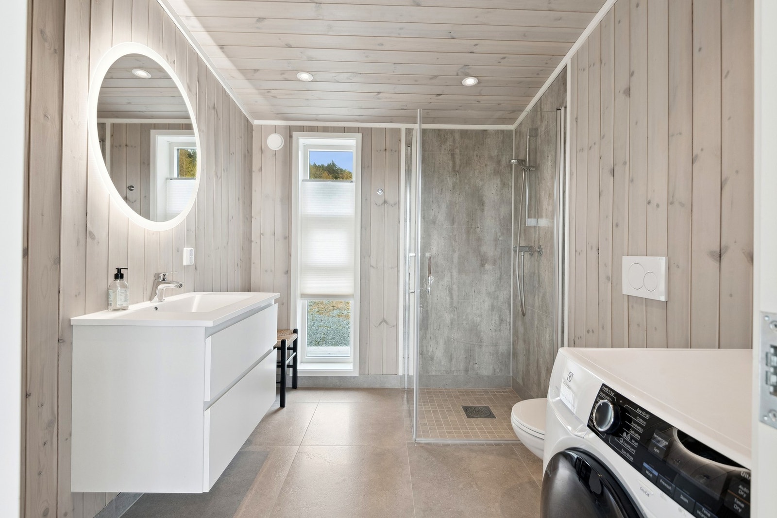 Hytta inneholder 2 bad med pen standard. Galleribilde