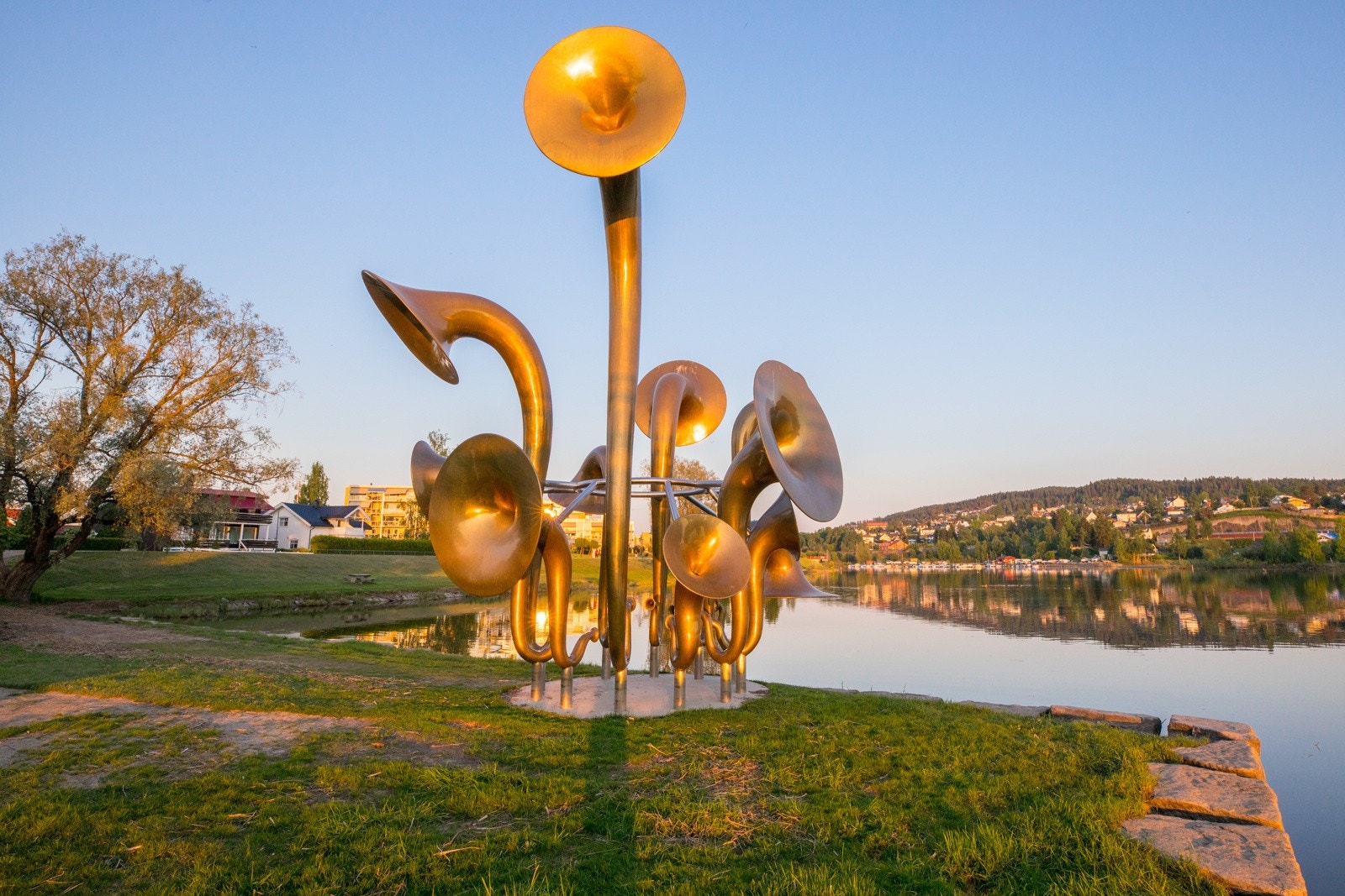 Kunstparken skaper opplevelser og inntrykk med flotte skulpturer fra anerkjente samtidskunstnere. Bildet viser "Lyden av Lillestrøm". Galleribilde