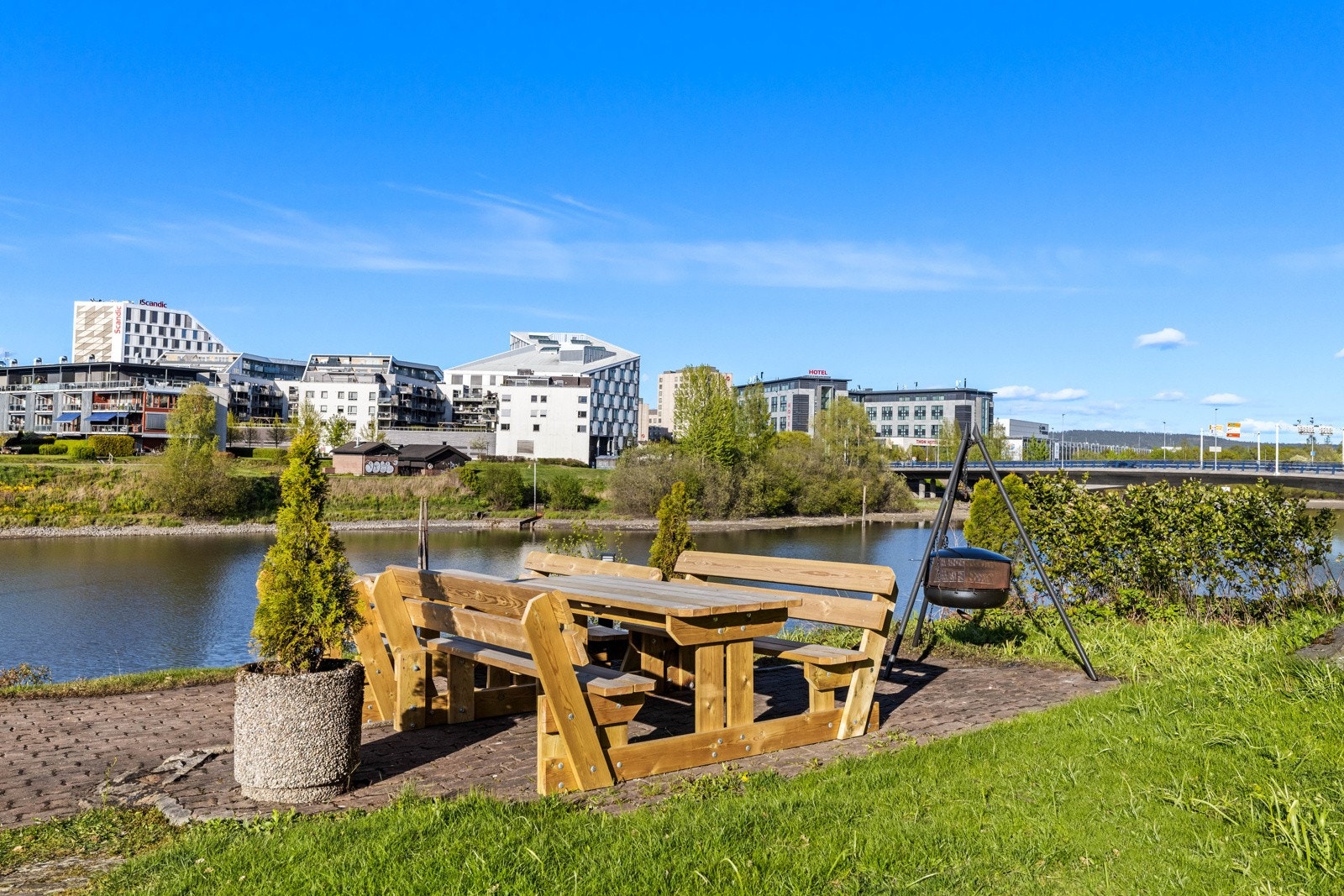 Sameiet ligger fint til ved Nitelva med fine fellesområder for beboerne i sameiet. Galleribilde