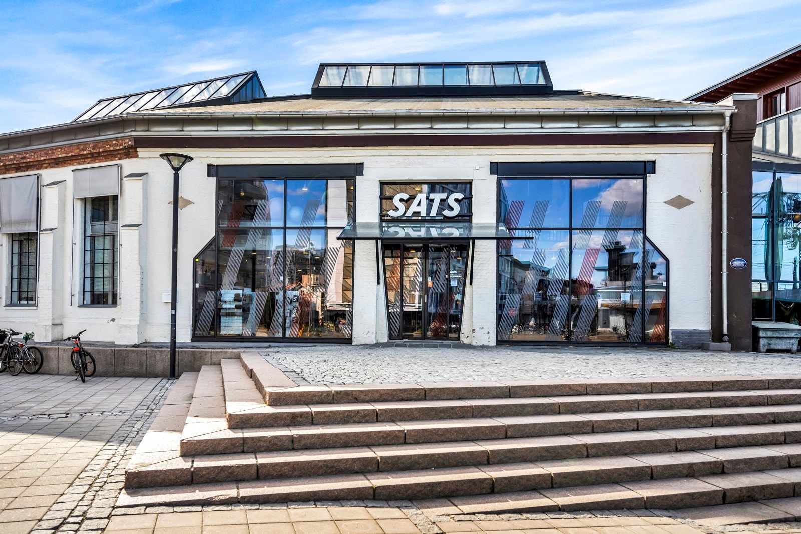 Gangavstand til både SATS, Evo og Fresh Fitness. Galleribilde