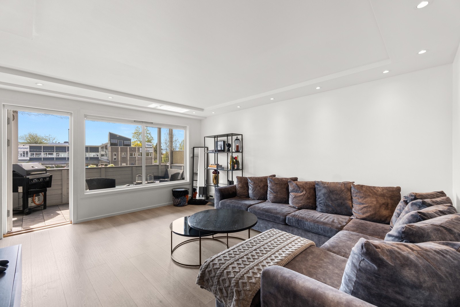 Velkommen til Sveavegen 25, presentert av Schala & Partners ved Henrik Jensen, tlf. 996 92 427. Galleribilde