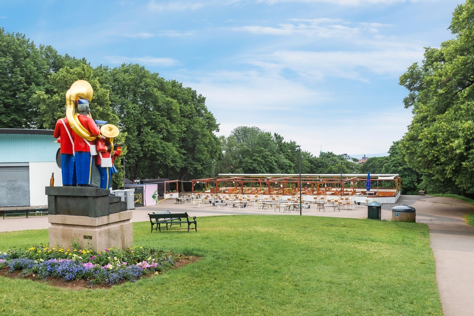 Kort vei til St.Hanshaugen park hvor det er god stemning på sommerstid med et rikt folkeliv, turmuligheter og uteservering. Galleribilde