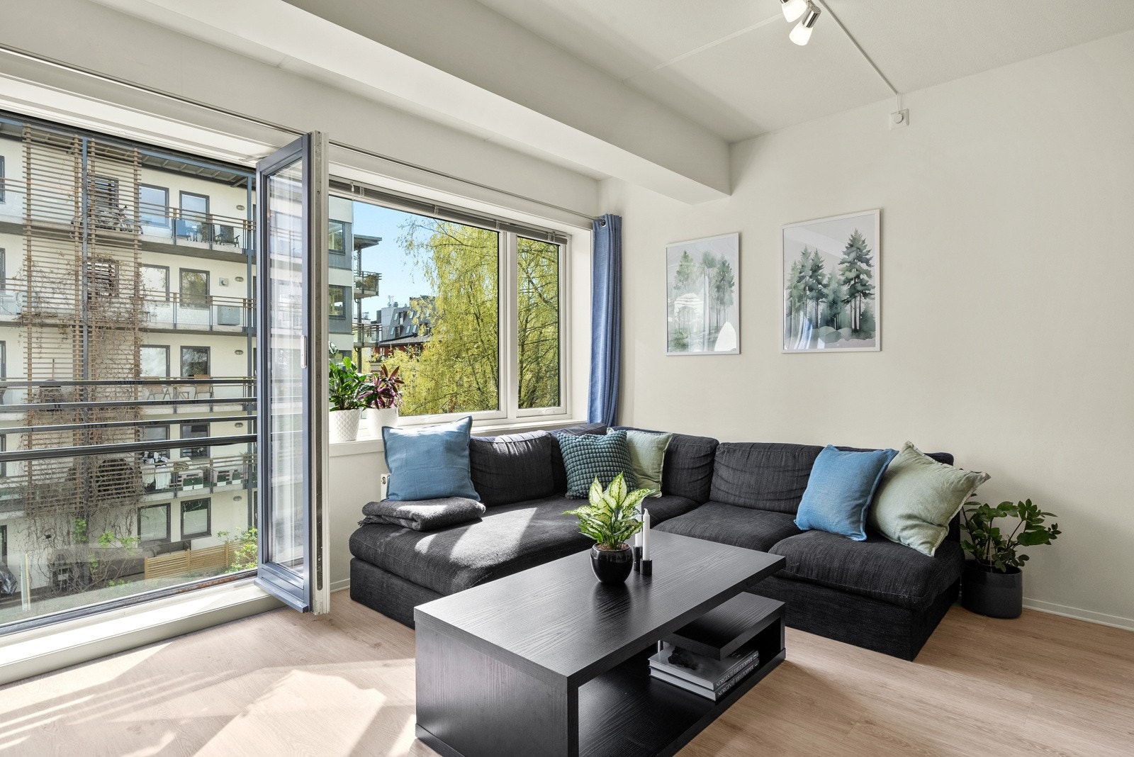 Leiligheten ligger fint til i byggets 3.etasje med heisadkomst. Galleribilde