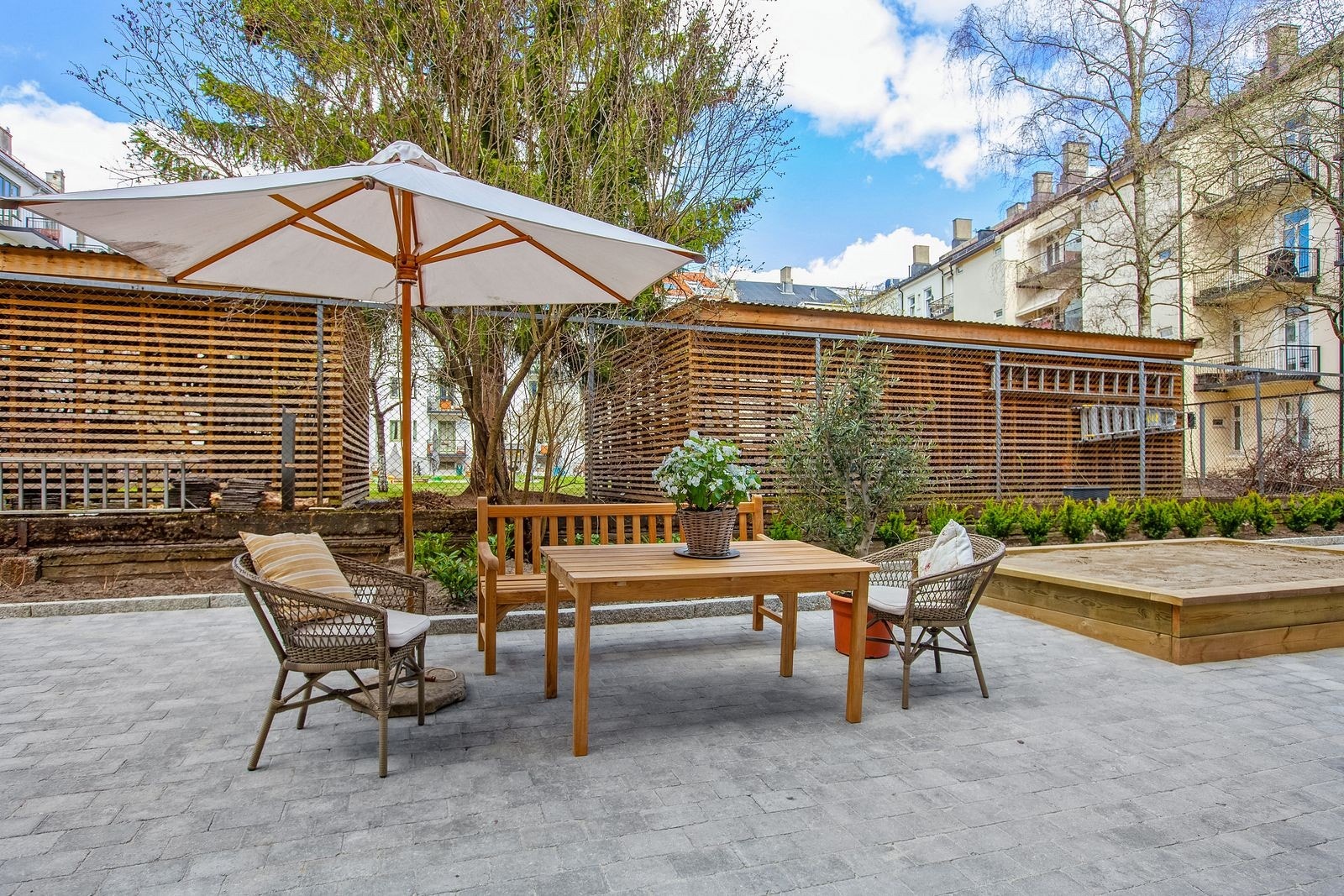 Hyggelig bakgård til felles bruk Galleribilde