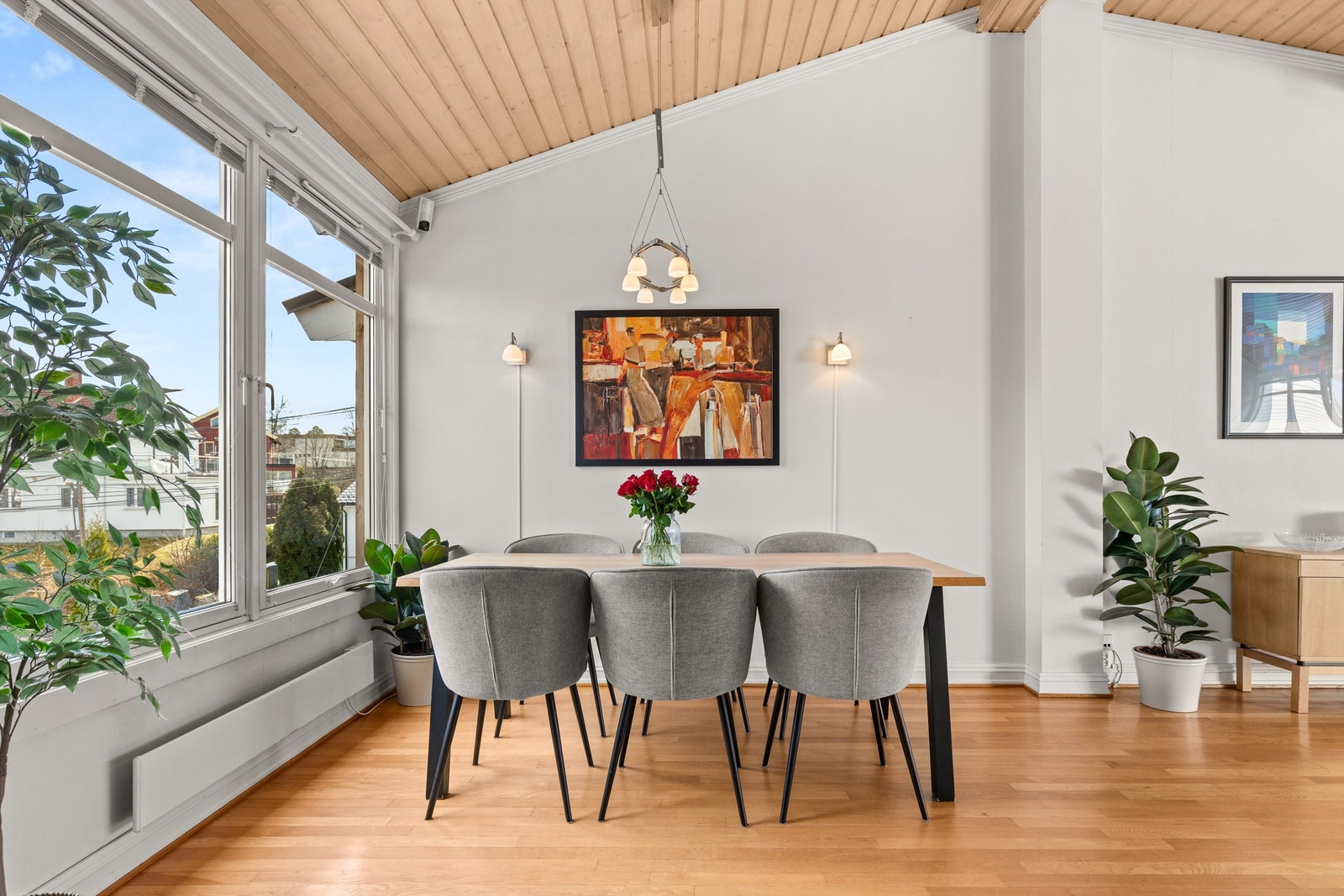 Her er det gode muligheter for å invitere venner og familie på middag. Galleribilde