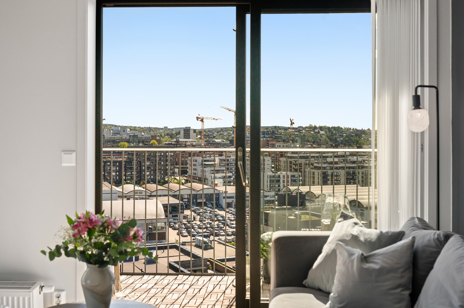 Bygget ble opprinnelig bygget i 1970 som et kontor- og ekspedisjonsbygg, men ble i 2011 bruksendret til boligbygg. Galleribilde