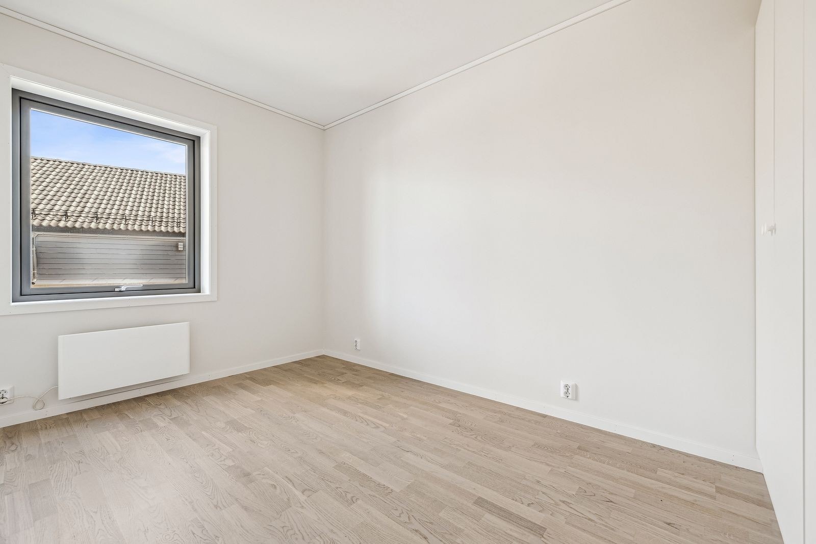 Soverom med skapplass Galleribilde