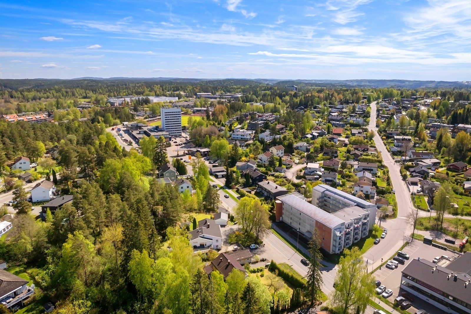 Sentral beliggenhet nær Sofiemyr Senter med REMA 1000 og ekspressbuss til Oslo. Gangavstand til Kolbotn Torg med tog. Galleribilde