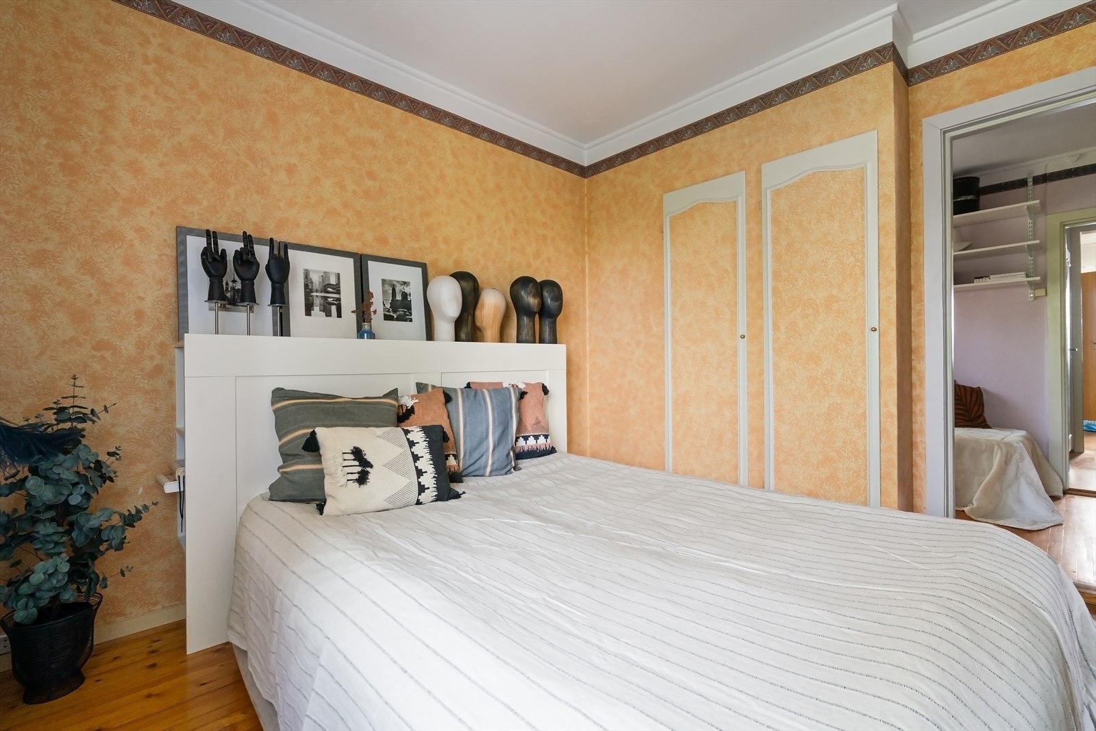 Soverom. Det er totalt 4 soverom i samme etasje. Galleribilde