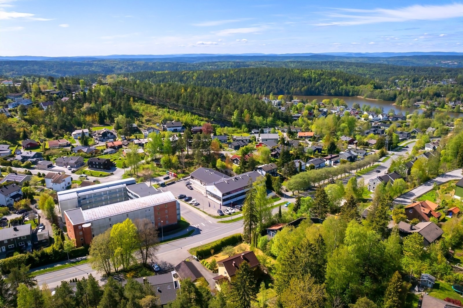 Bak selve boligen er det et stort friareal. Galleribilde