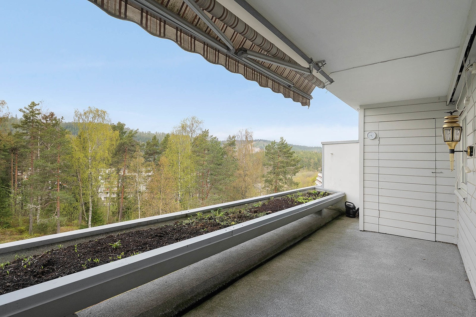 Her er det god plass til en sittegruppe, beplantning og en gass/el-grill. Her kan du skape en hyggelig oase og nyte fine sommerkvelder. Galleribilde