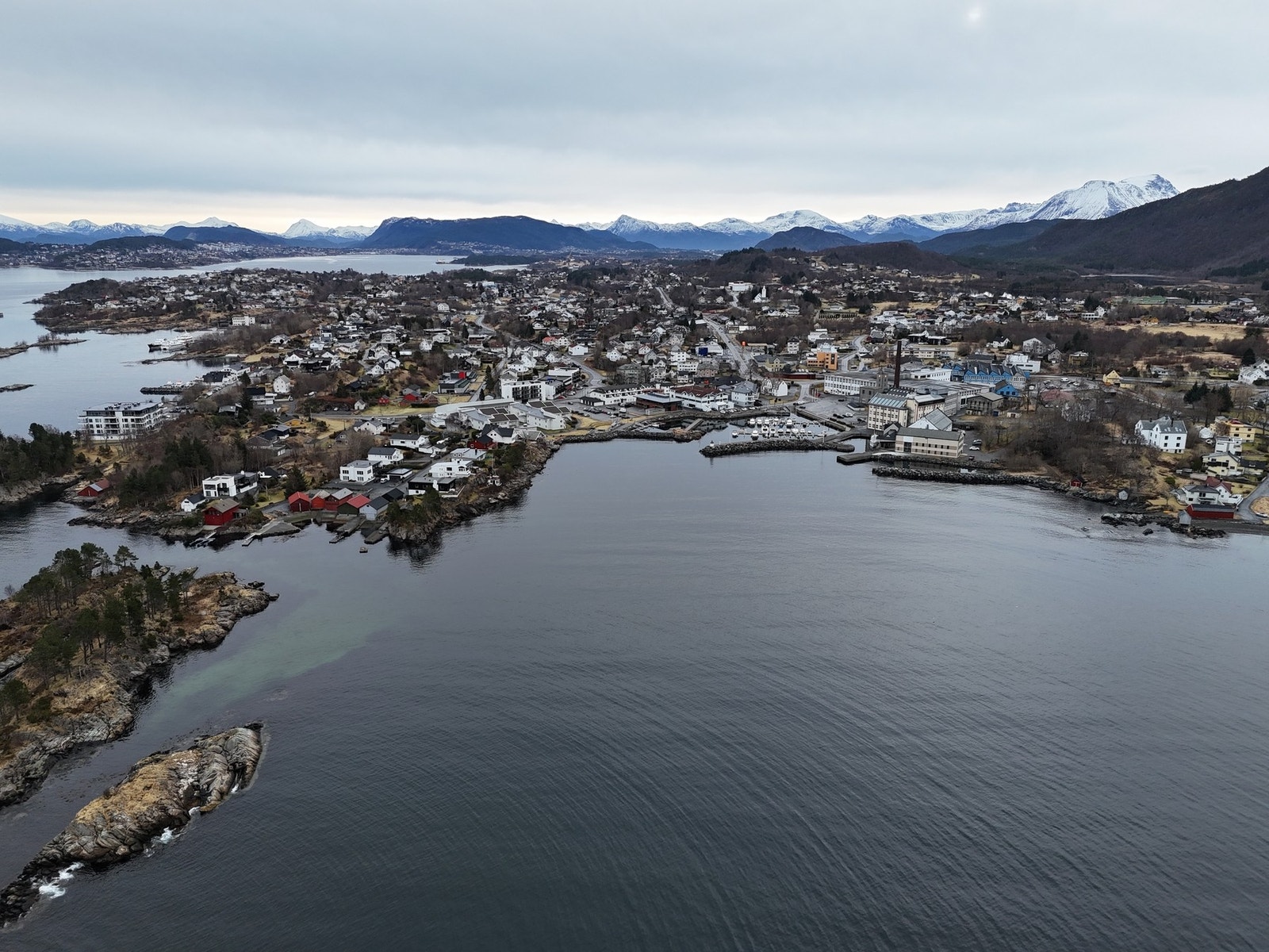 Nærhet til alle sentrumsfunksjoner i Langevåg. Galleribilde