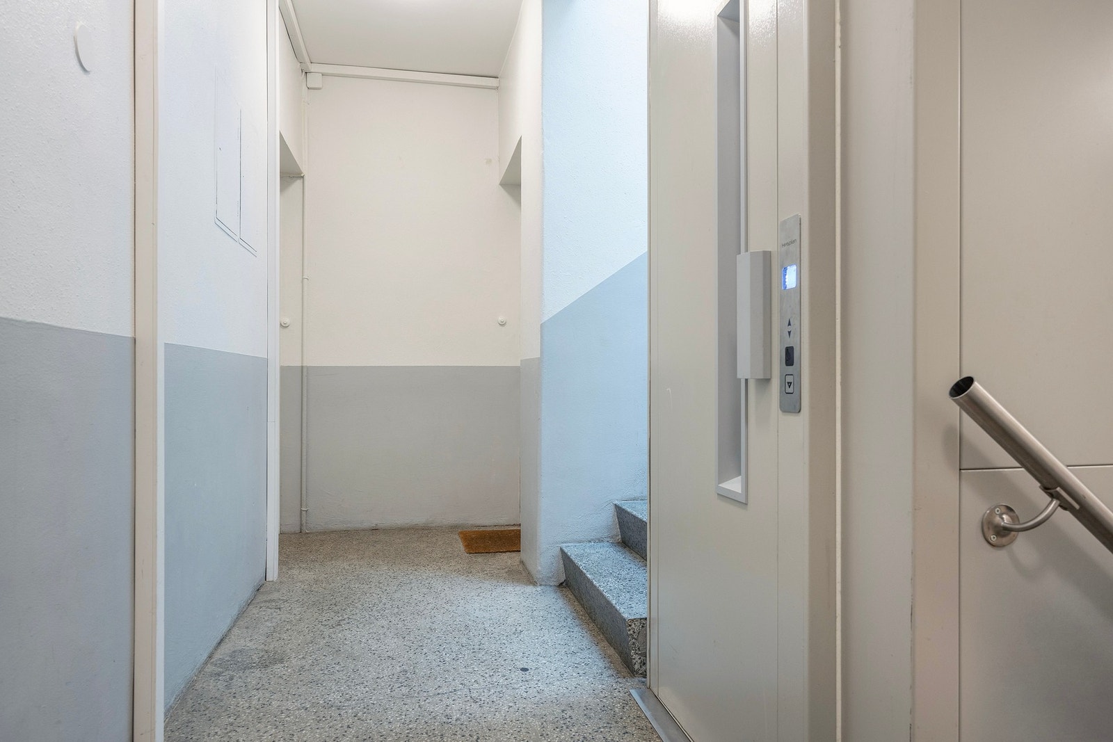 Det er personheis i oppgangen. Galleribilde