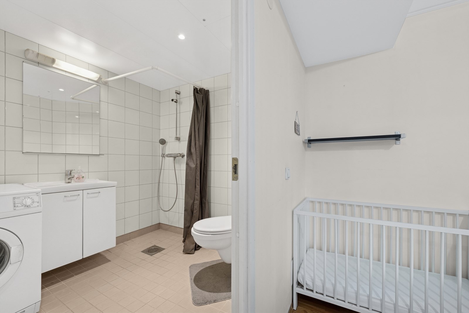 Flislagt baderom med varmekabler i gulvet. Galleribilde