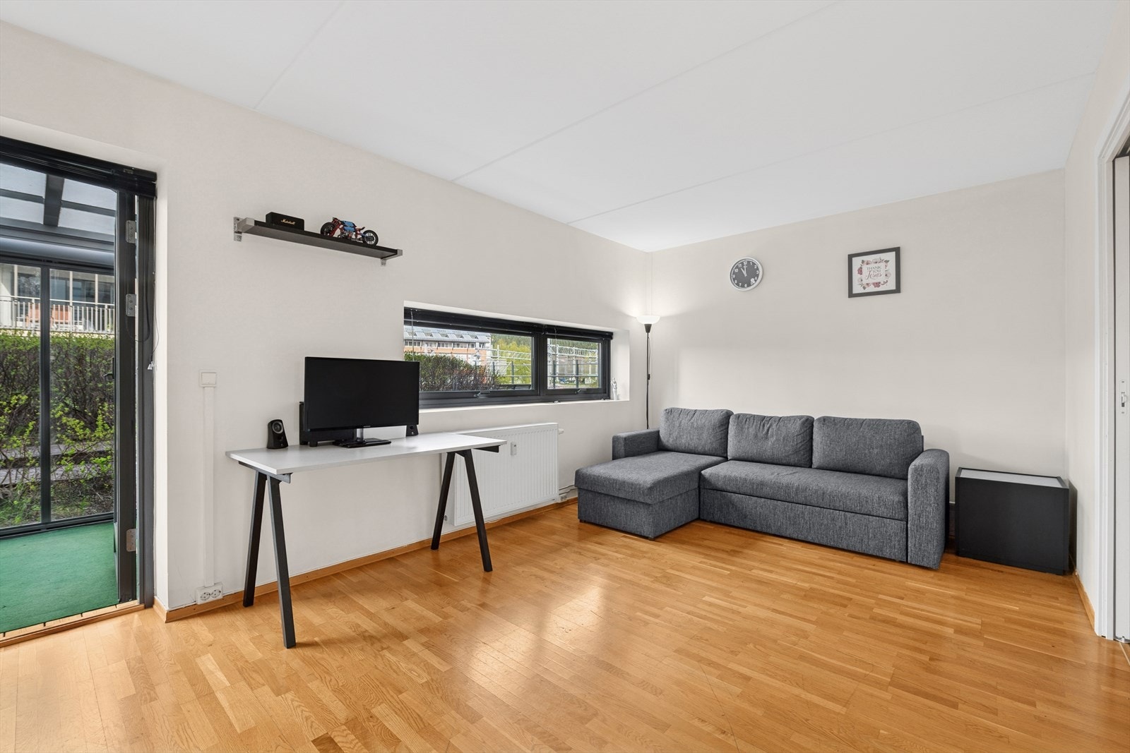 Fra stuen er det adkomst til en innglasset balkong. Galleribilde