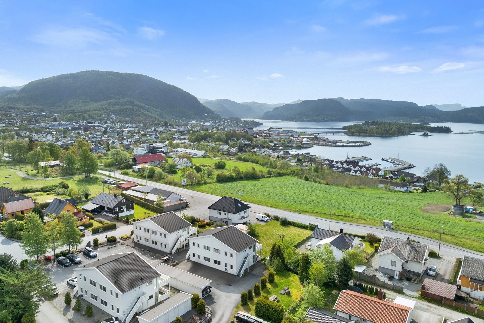 Reisetiden til Stavanger er blitt vesentlig kortere gjennom Ryfast, noe som gjør at Jørpeland er blitt et attraktivt området å bosette seg i. Galleribilde
