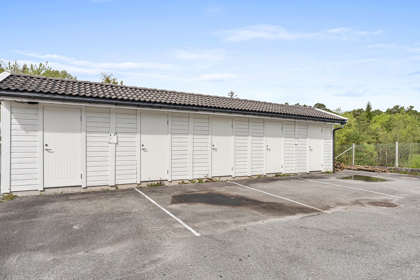 Parkeringsplass og bod medfølger Galleribilde