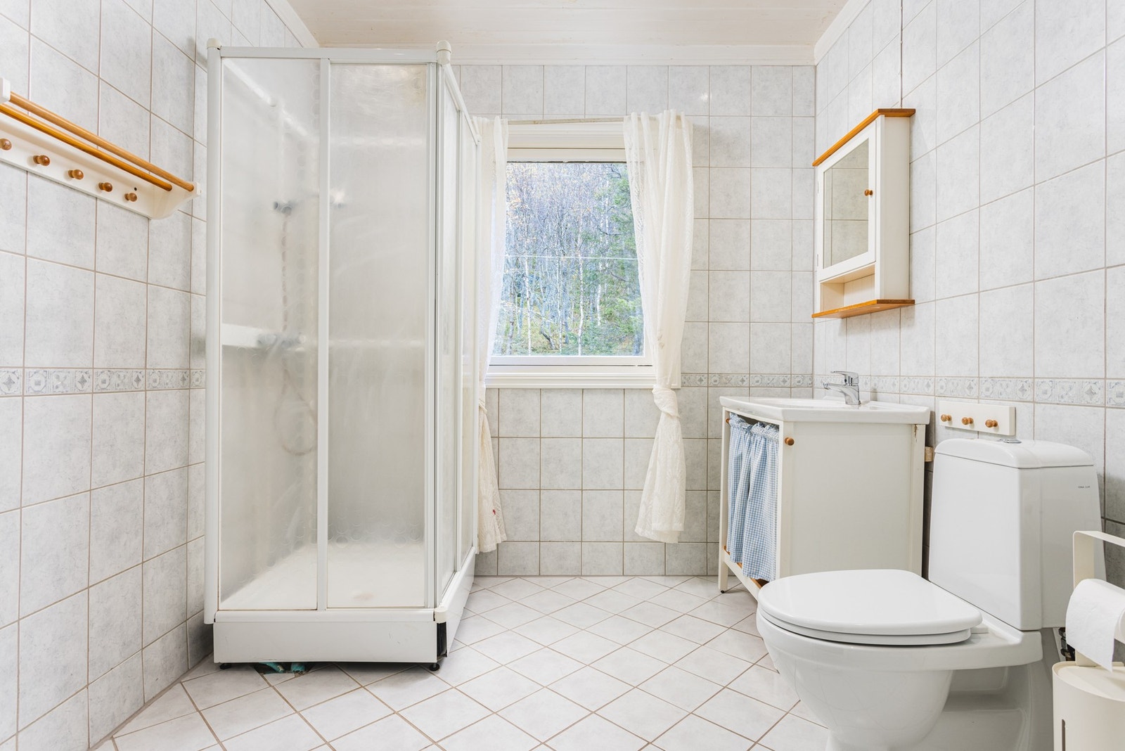 Varmekabler i gulv. Praktisk vindu for naturlig ventilasjon Galleribilde