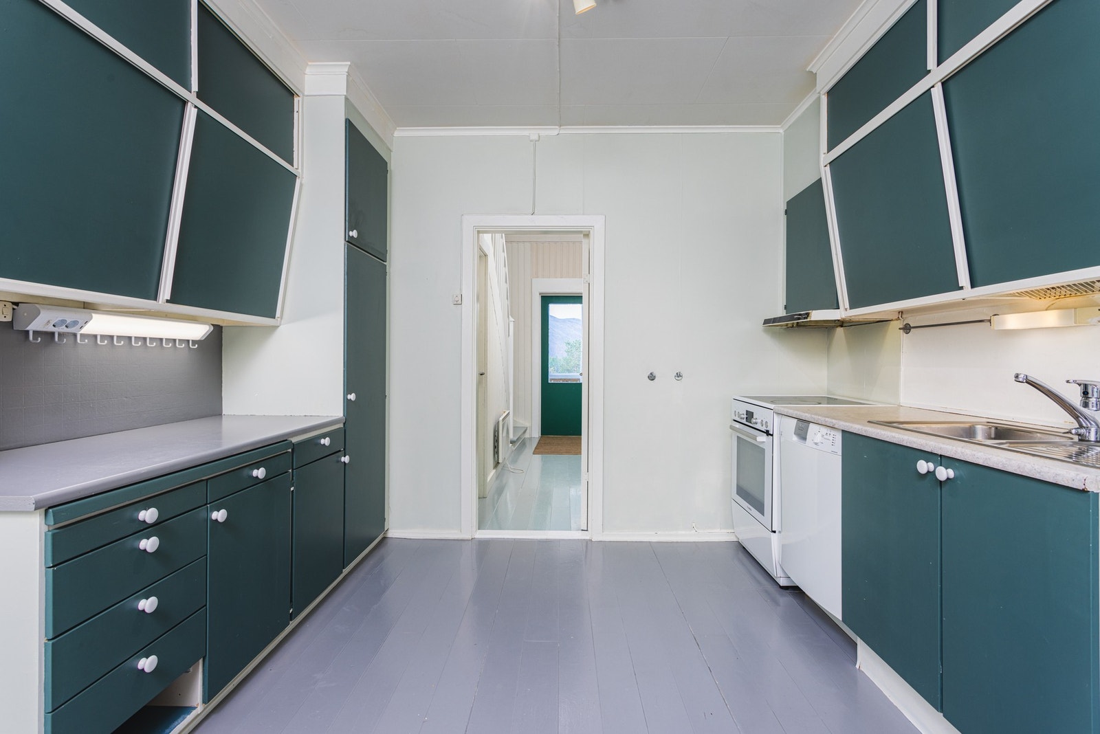 Kjøkkeninnredning med slett utførelse Galleribilde