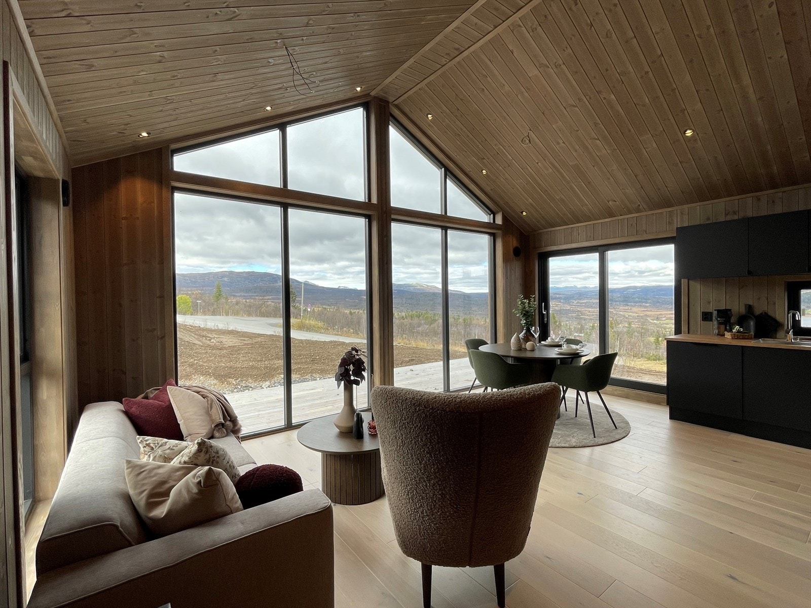 Den flotte nærheten til naturen er nøye hensyntatt ved oppføringen av hytta. Galleribilde