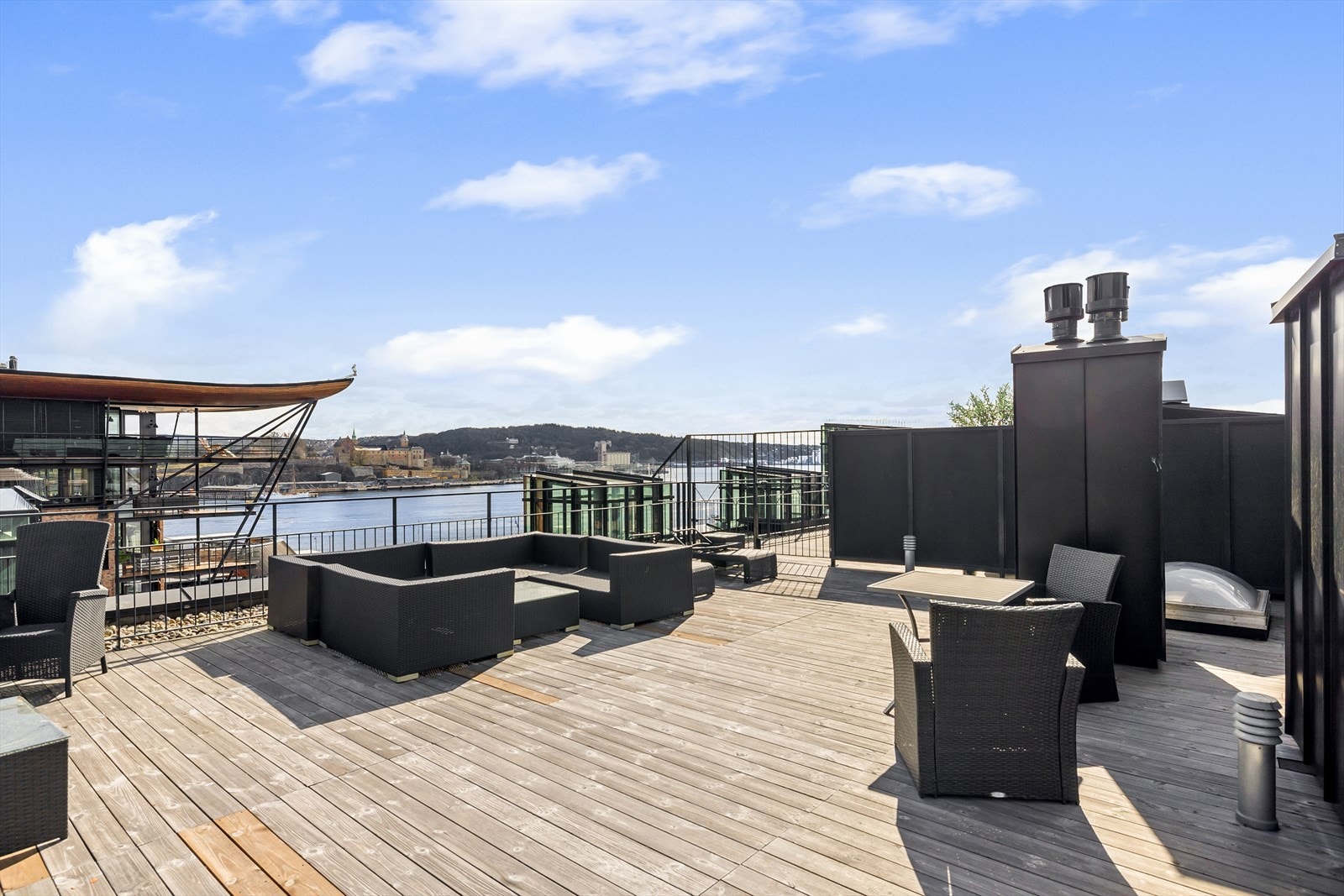 Stor felles takterrasse. Galleribilde