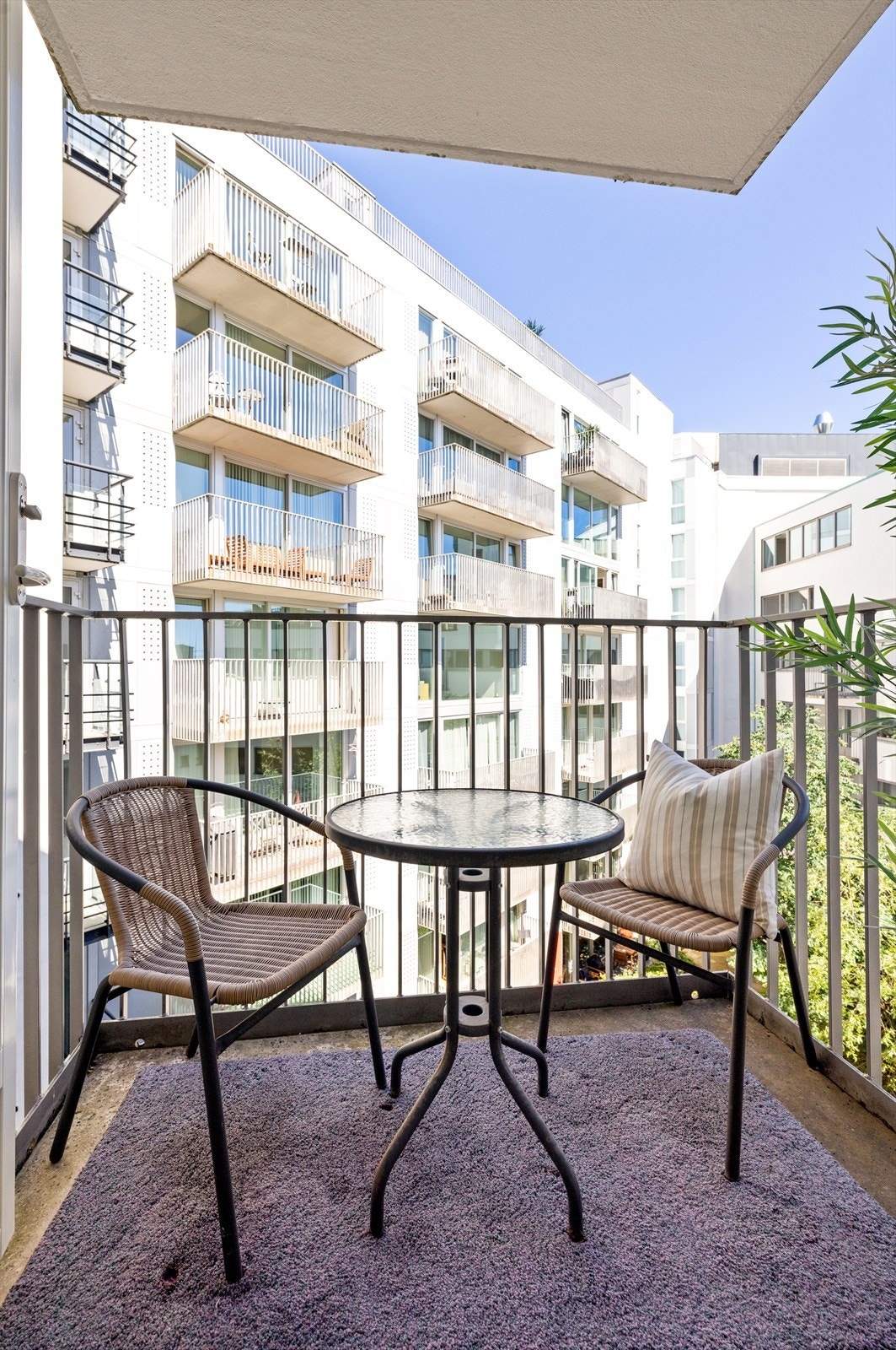 Balkong også mot bakgård. Galleribilde