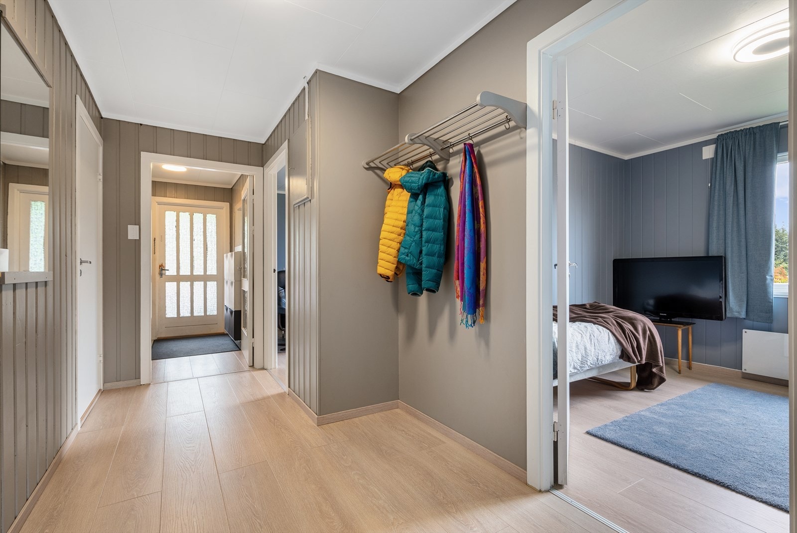 Det er to boder inne i huset i tillegg til en utvendig bod. Galleribilde