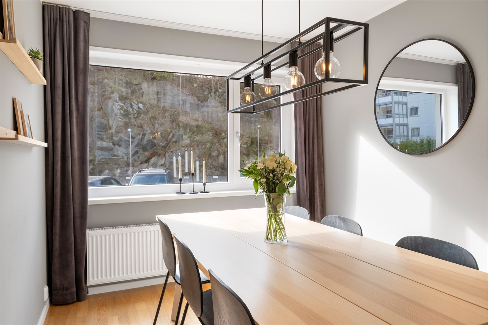 Her kan en nyte en bedre middag sammen med venner Galleribilde
