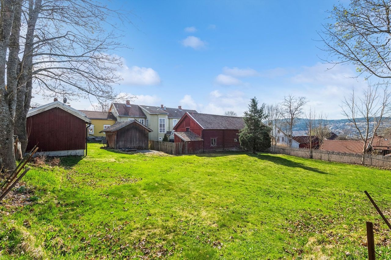 Sentralt med kort avstand til festningen, Hærdahlsparken, barnehage, skoler og bymessige fasiliteter som kjøpesentre, svømmehall, sykehus og kollektivtransport Galleribilde