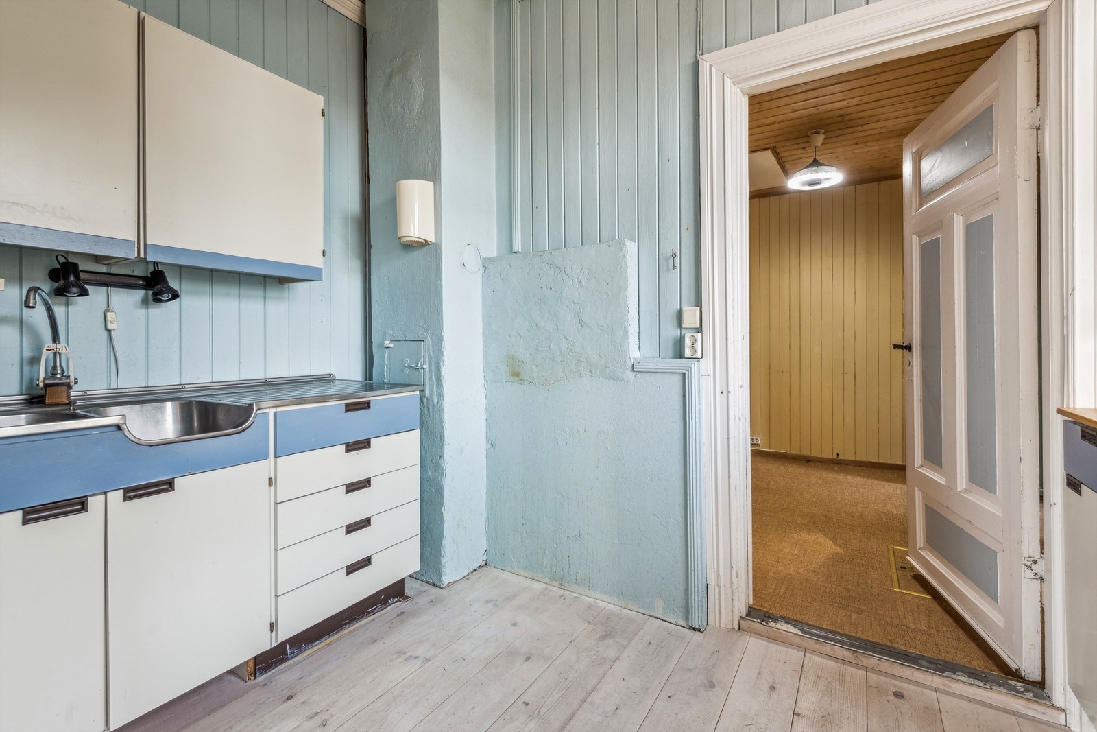 Hybelkjøkken - Innredning fra 1970-tallet - Kjøkken uten kokemuligheter Galleribilde