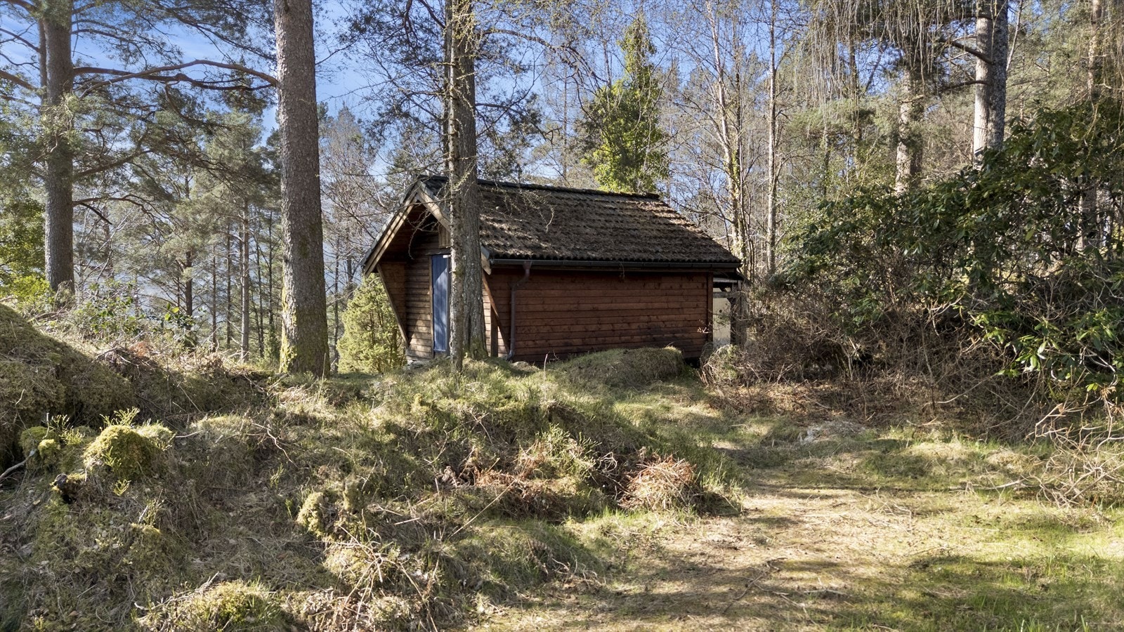 - Uthus sett fra "innkjørsel" - Galleribilde