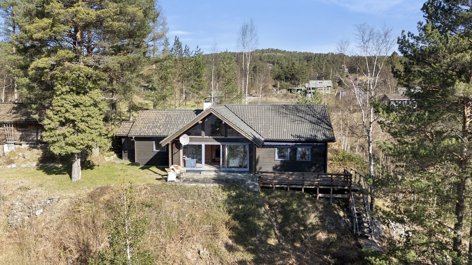 - Hytten har en skjermet beliggenhet med lite innsyn fra området rundt. Byggeår ca. 1980 - Galleribilde