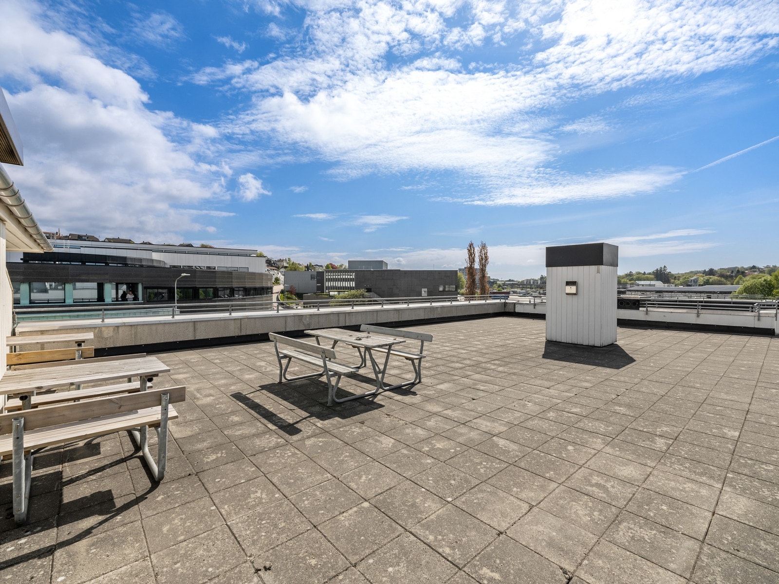 Felles takterrasse med masse sol! Galleribilde