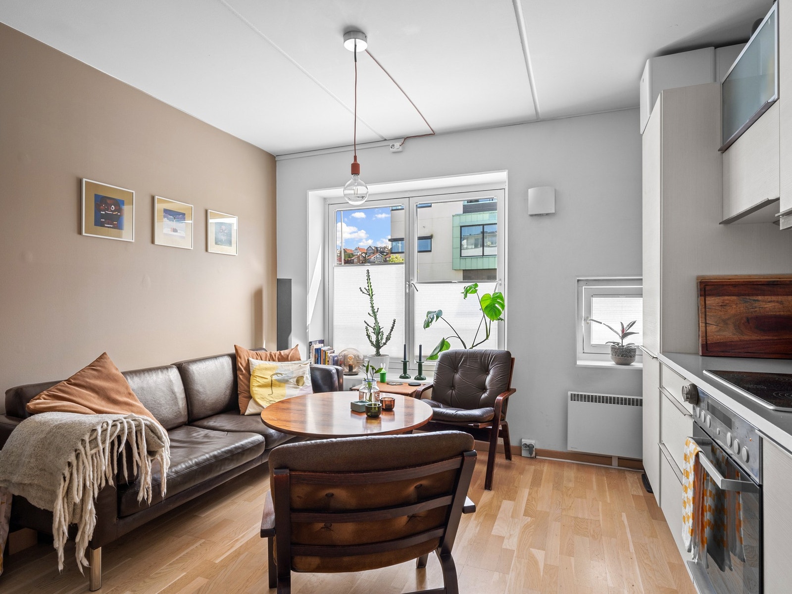 Flott stue/kjøkken Galleribilde