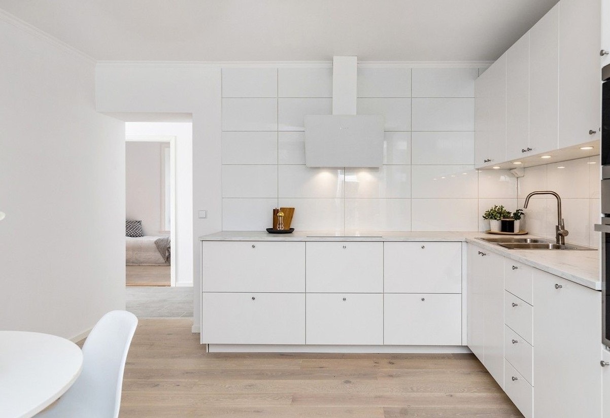 Mye skap og benkeplass Galleribilde