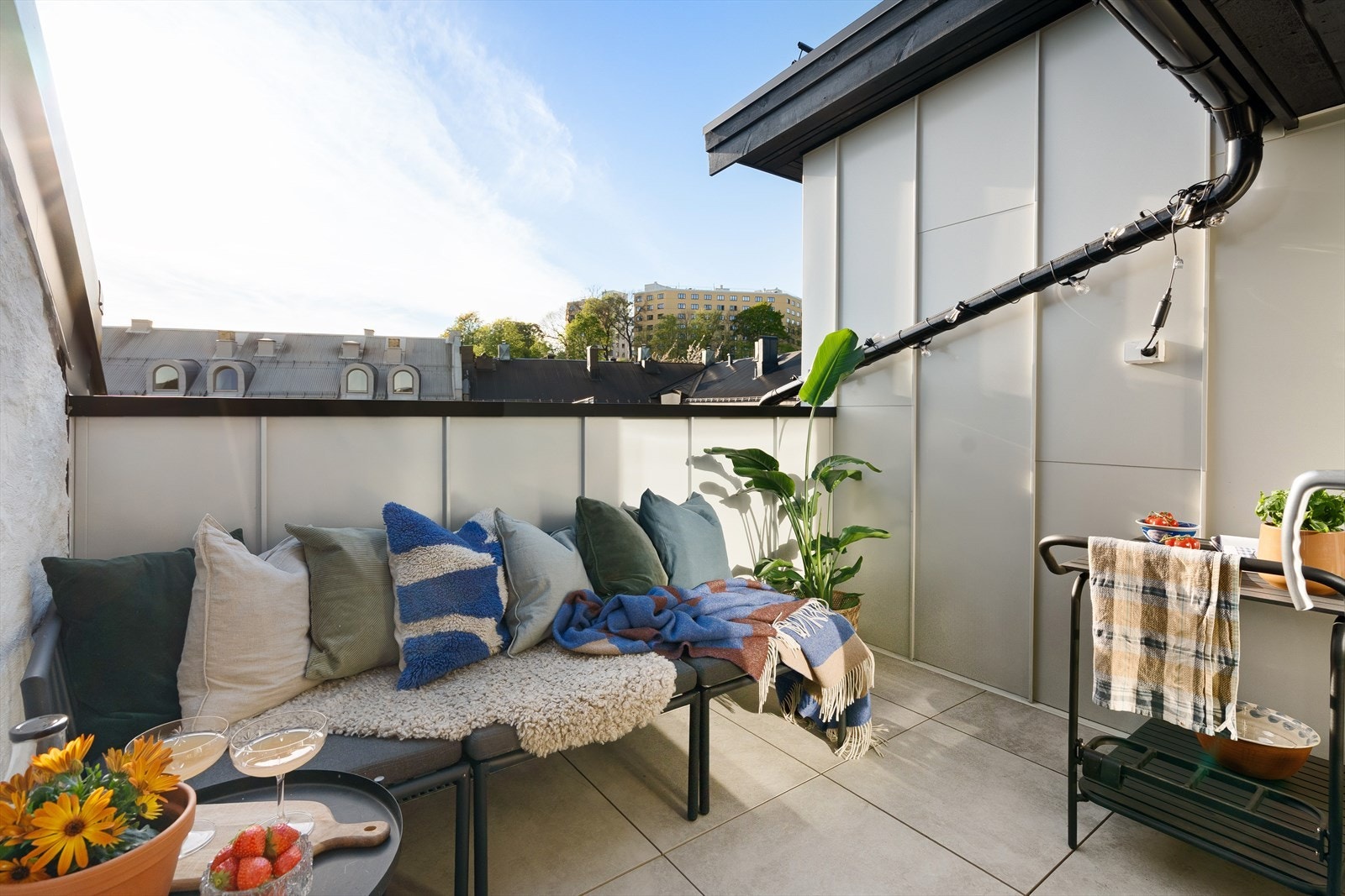 Med en herlig og solrik vestvendt takterrase på 5,8 kvm. Galleribilde