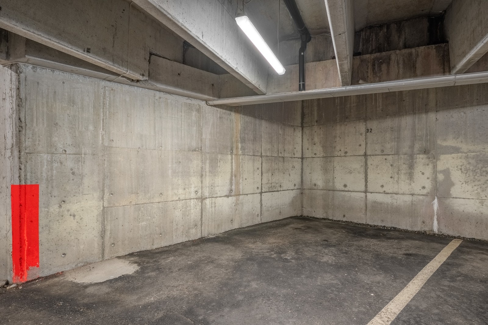 I tillegg til garasjeplassen, har boligen en utebod rett utenfor inngangsdøren. Galleribilde