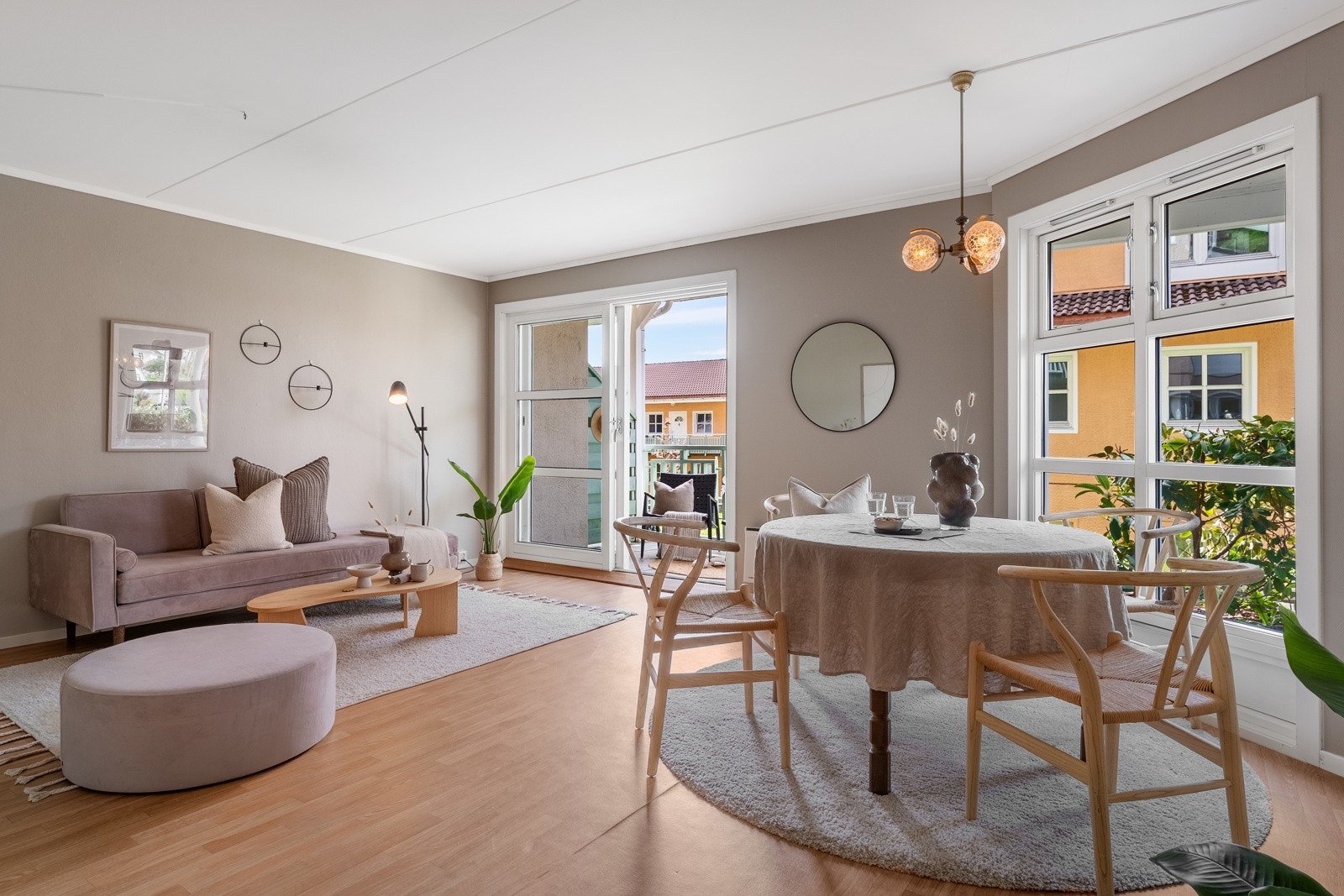 Velkommen til Landåsveien 58A, presentert av Mona larsen ved Privatmegleren Syd. Galleribilde