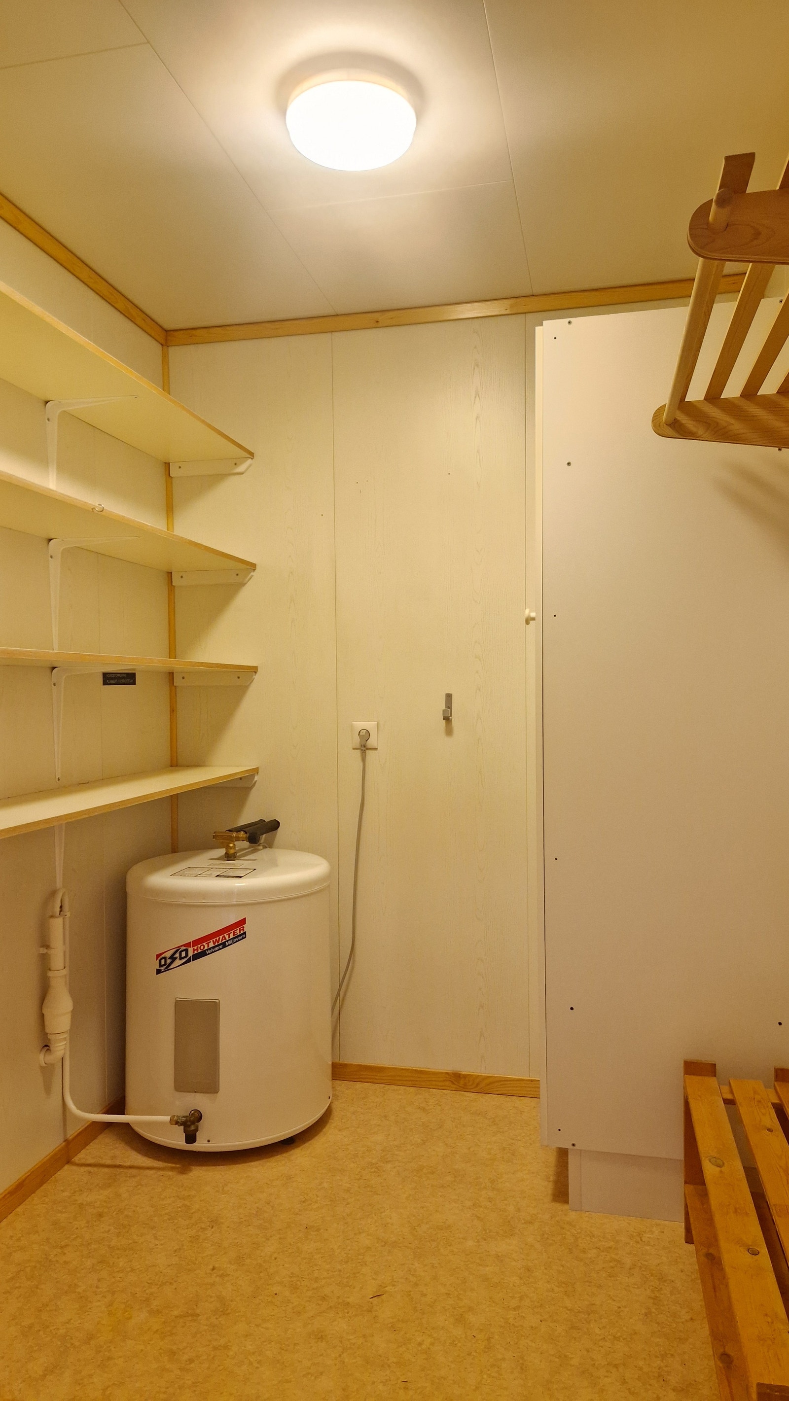 Bodrom (inne i leiligheten) Galleribilde